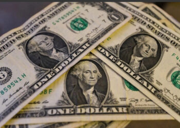 Peso arranca con depreciación; cotiza en 18.33 por dólar