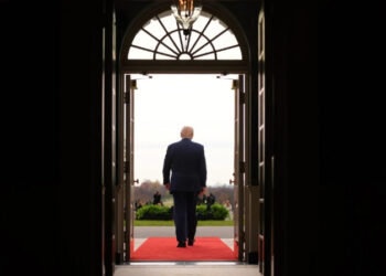 Gobierno de Trump alista opciones arancelarias antes del fallo de Corte Suprema