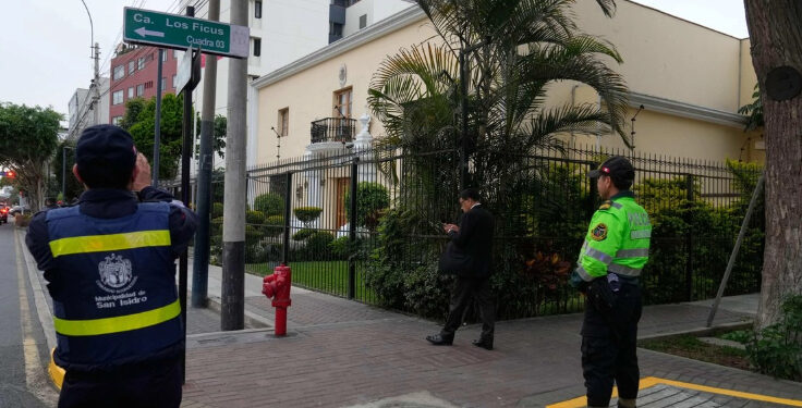 Salió de Perú la encargada de negocios mexicana