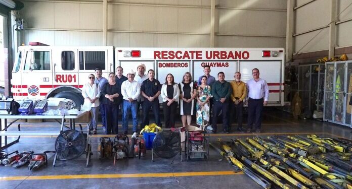 Entrega Ayuntamiento de Guaymas equipo a Bomberos