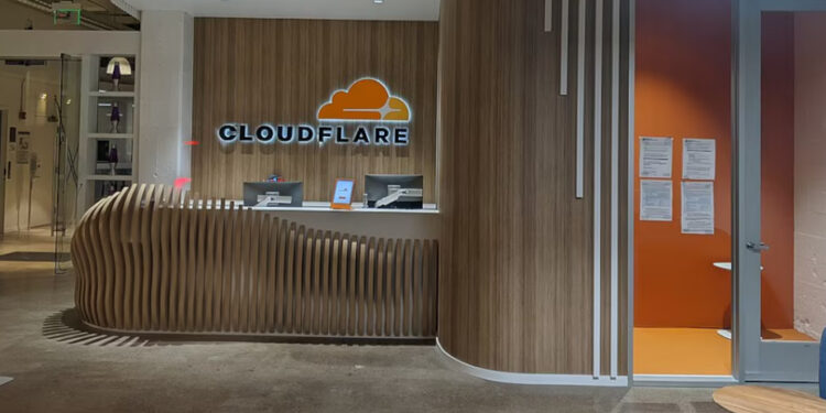 Registran caída de Cloudflare y fallan servicios web a nivel global: ChatGPT, Letterboxd, X…