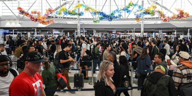 Cientos de vuelos cancelados en EU por falta de personal por la parálisis presupuestaria