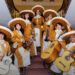 Mujeres toman las riendas del mariachi en París