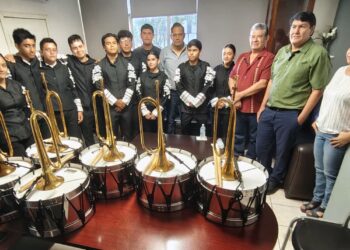 Entrega Diputado Próspero Valenzuela Banda de Guerra a Cobach Navojoa