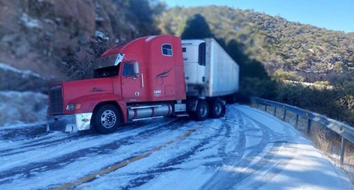 Continúa pronóstico de caída de nieve o agua nieve en sierra de Sonora