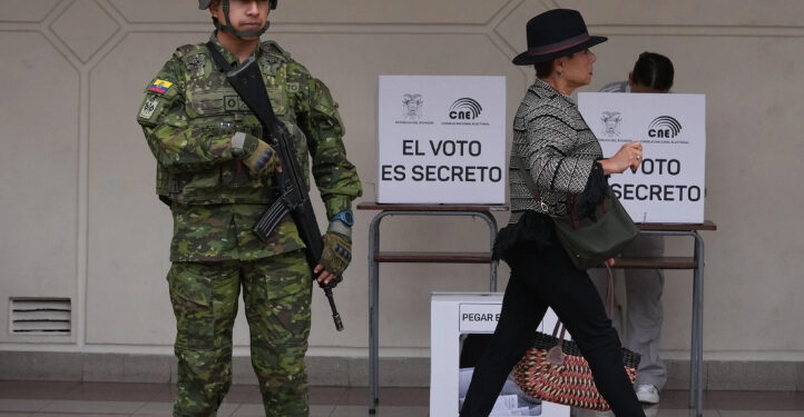 Contundente rechazo en Ecuador a instalar bases militares extranjeras