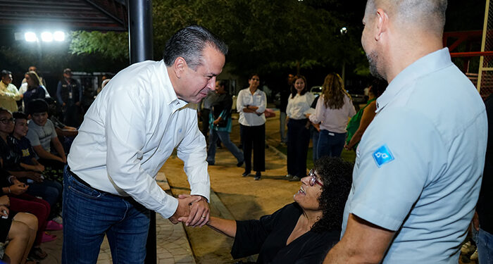 Entrega Toño Astiazarán renovación de parque en la colonia Privadas del Real