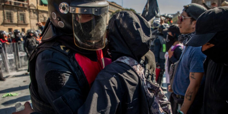 Congresistas revisarán marco legal para castigar actos violentos
