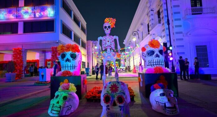 Se ilumina Plaza Zaragoza con el inicio del Tradicional Festival de Día de Muertos en Hermosillo