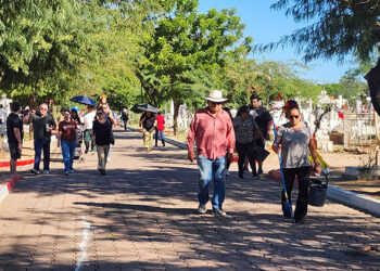 Destacan saldo blanco en panteones