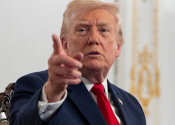 Trump pide considerar espacio aéreo de Venezuela completamente cerrado