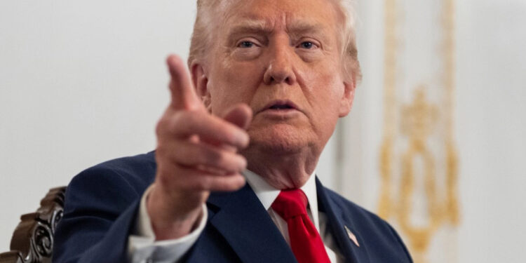 Trump pide considerar espacio aéreo de Venezuela completamente cerrado