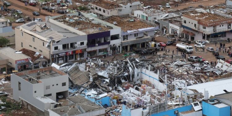 Tornado arrasa ciudad de Brasil y deja 6 muertos