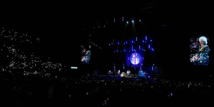 Toto monta un viaje musical para sus seguidores en el Palacio de los Deportes