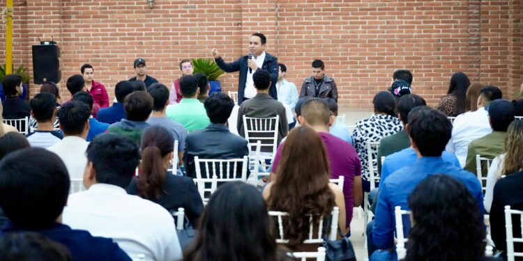 Jóvenes del Mayo presentan agenda de equidad y derechos indígenas al senador Heriberto Aguilar