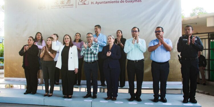 Realiza Ayuntamiento de Guaymas lunes cívico en CAM 8, 45 y 54.