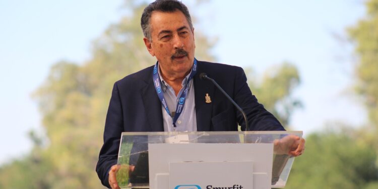 COLOCAN PRIMERA PIEDRA DE LA EMPRESA CARTONERA SMURFIT WESTROCK CONSUMER PACKAGING EN CAJEME