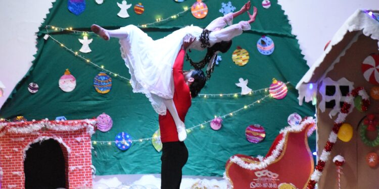 Vive Nogales la magia del preestreno de El Cascanueces