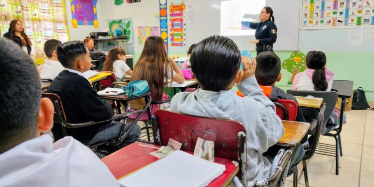 IMPARTEN PROGRAMAS PREVENTIVOS PLÁTICA SOBRE REDES SOCIALES Y BULLYING
