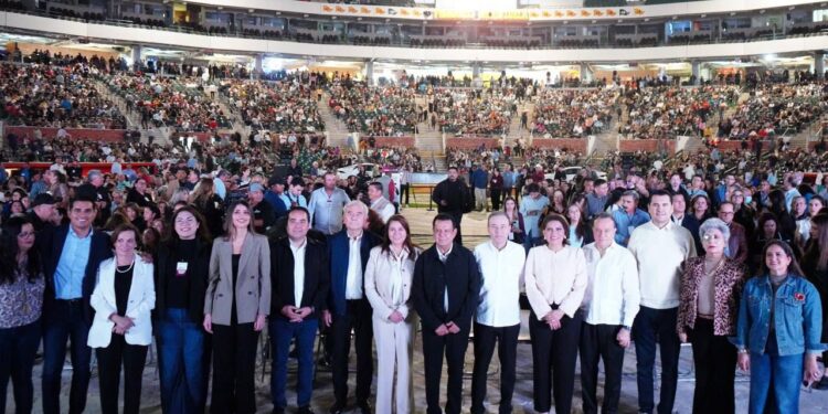 Gobernador Durazo celebra compromiso de trabajadores del estado durante el XLIII Festejo del Servidor Público 2025
