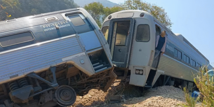 Recuperan los cuerpos de los 13 fallecidos por accidente del Interoceánico, informa Marina