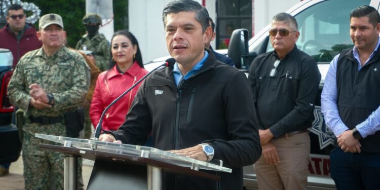 Alcalde ‘Beto’ Vázquez entrega nuevas unidades a Seguridad Pública de Huatabampo