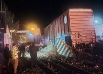 Cuerpos de emergencia atienden incidente con vagón de tren en Nogales