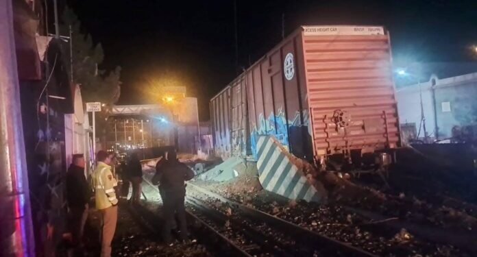 Cuerpos de emergencia atienden incidente con vagón de tren en Nogales