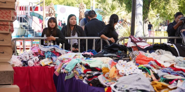 Impulsa la economía familiar el Bazar Navideño de DIF Sonora