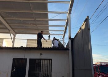 SOLDADOR RECIBE DESCARGA ELÉCTRICA MIENTRAS TRABAJABA