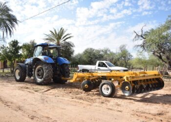 Entrega Sagarhpa maquinaria agrícola en Ures