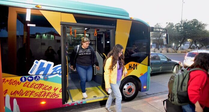 Realiza programa HBus 100 mil traslados gratuitos a estudiantes universitarios
