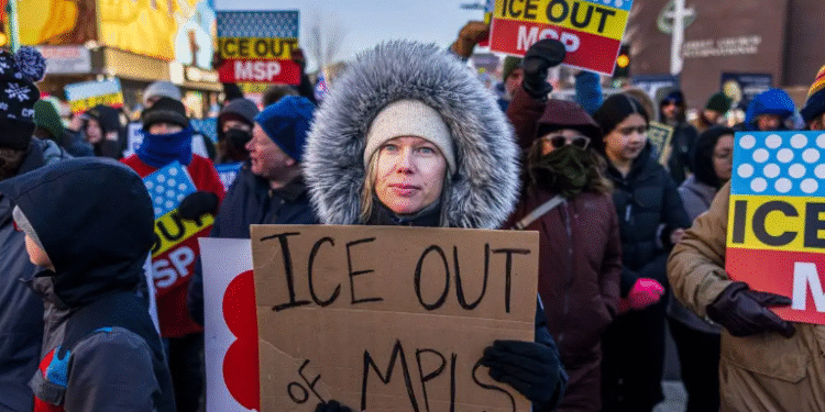 El ICE contrata cazarrecompensas privados para localizar migrantes