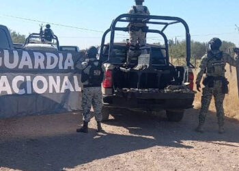 En Sonora, personal de la Guardia Nacional localiza camioneta de gama alta que transportaba material bélico