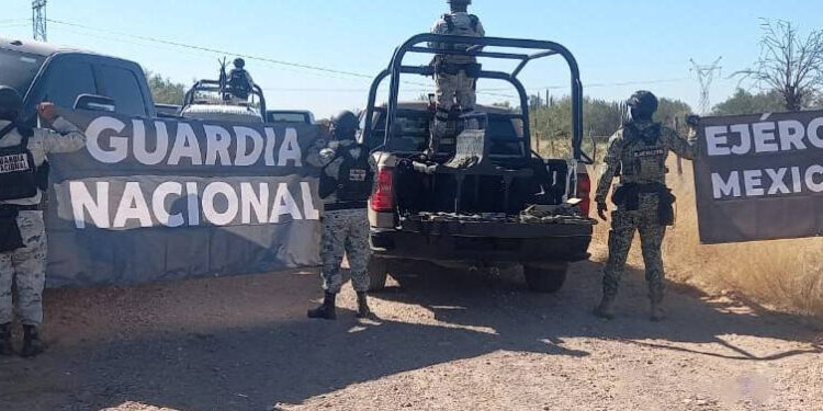 En Sonora, personal de la Guardia Nacional localiza camioneta de gama alta que transportaba material bélico