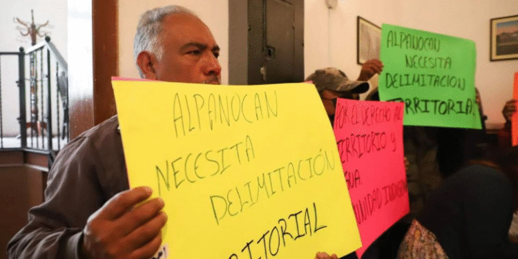 Impiden pobladores de Alpanocan operativo militar y policial por agua