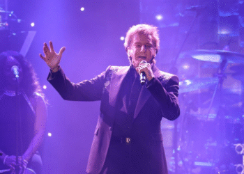 Barry Manilow, diagnosticado con cáncer de pulmón; planea volver a dar conciertos en febrero