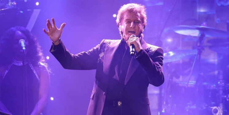 Barry Manilow, diagnosticado con cáncer de pulmón; planea volver a dar conciertos en febrero