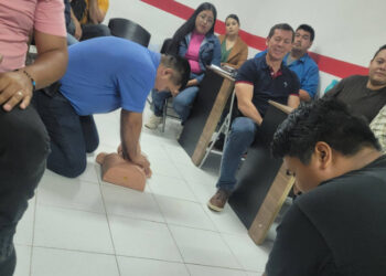 Taller de Primeros Auxilios fortalece la preparación de docentes en Guaymas y Empalme