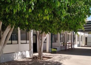 Adolescente ataca a su compañera a cuchilladas durante honores a la bandera en secundaria de empalme