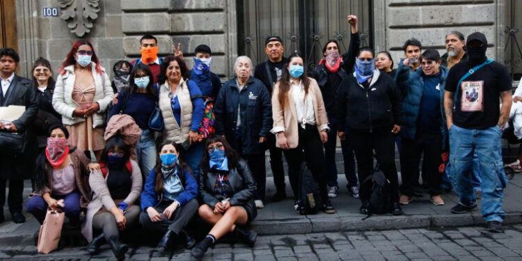 Estudiantes de la UPN dialogan por primera vez con la SEP tras casi dos meses de paro
