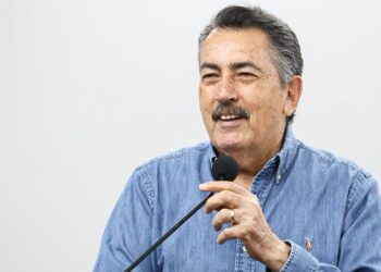 DESEA JAVIER LAMARQUE FELICES FIESTAS A LAS FAMILIAS DE CAJEME