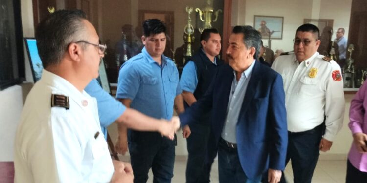 LAMARQUE ENTREGA EQUIPAMIENTO PARA FORTALECER LA PROTECCIÓN Y OPERATIVIDAD DEL DEPARTAMENTO DE BOMBEROS EN CAJEME