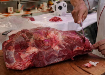 Mexicanos gastaron casi $5 mil para cubrir canasta básica en noviembre