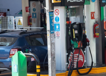 Gasolina Magna no subirá en enero; Premium queda fuera del acuerdo: Sheinbaum