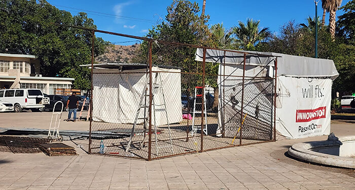 Se instalan casi 300 comerciantes del Tianguis Navideño en el parque El Mundito