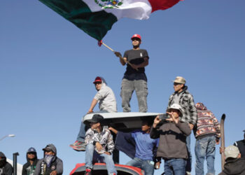 Empiezan a levantar bloqueos; Gobierno agradece Ley de Aguas