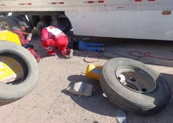 Fallece llantero al estallarle llanta de trailer