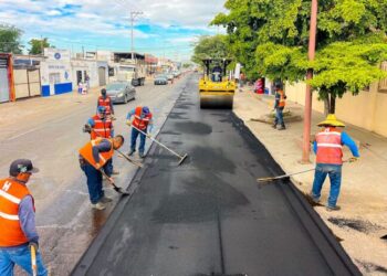 Realiza Ayuntamiento de Hermosillo mantenimiento mayor en calle Monteverde