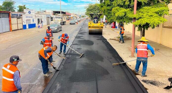 Realiza Ayuntamiento de Hermosillo mantenimiento mayor en calle Monteverde